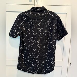 Broken Threads, black and white stars, mens large button down! ⭐️